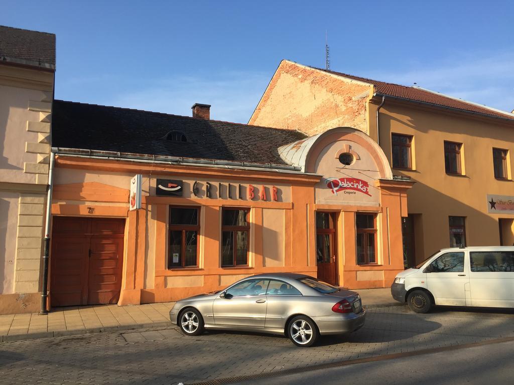 Grillbar Penzion & Restaurant Spišská Nová Ves 外观 照片