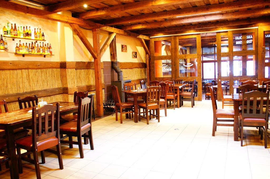 Grillbar Penzion & Restaurant Spišská Nová Ves 外观 照片