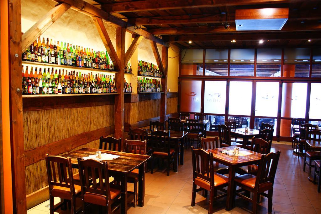 Grillbar Penzion & Restaurant Spišská Nová Ves 外观 照片